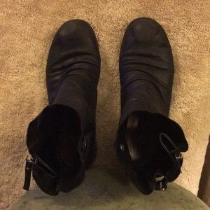 Nine West Low Snap Zippered Boots Size 9 1/2